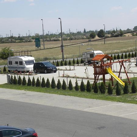 Hotel Rozsa Csarda Hegyeshalom Exteriér fotografie
