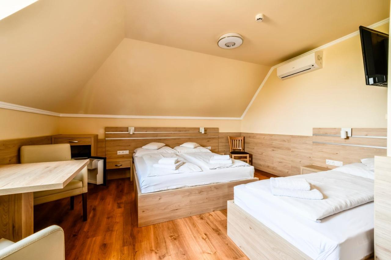 Hotel Rozsa Csarda Hegyeshalom Exteriér fotografie